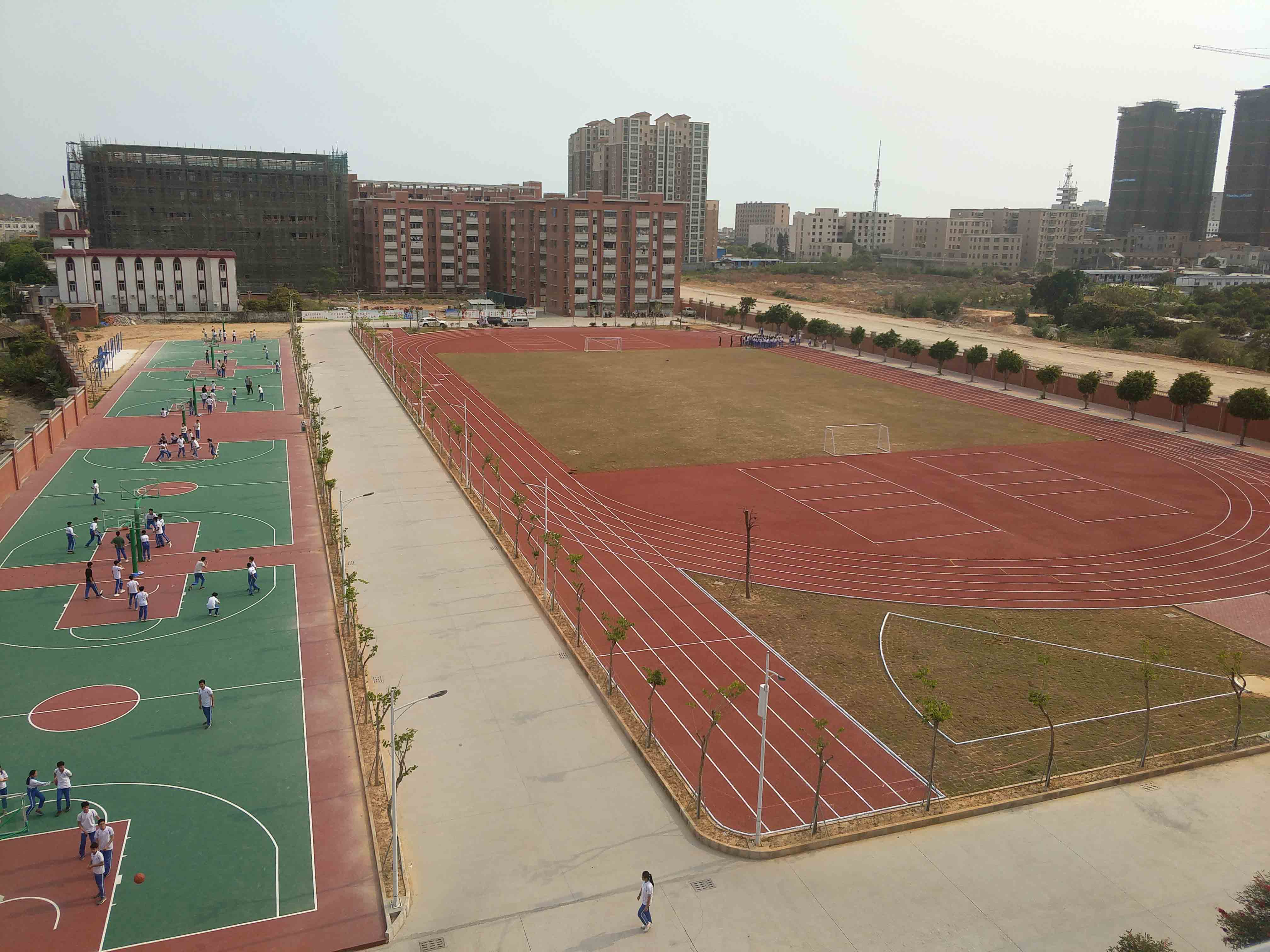 惠来县慈云端实验中学运动场效果图 惠来县慈云端实验中学运动场效果图