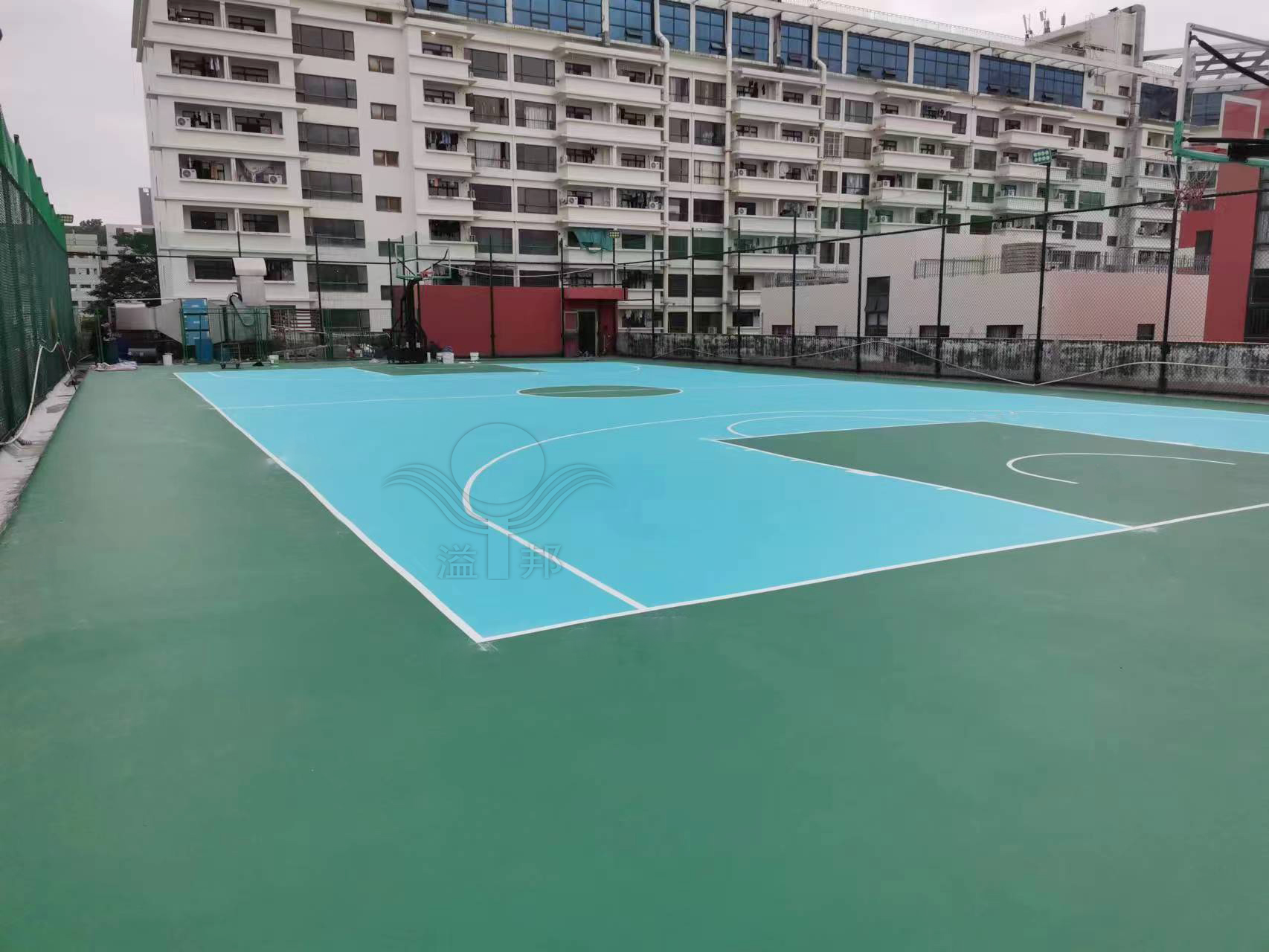 建一个篮球场需要多少钱？哪个篮球场筑造厂家最划算？